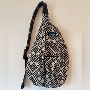 Kavu Black & Cream Geometric Sling Rope Bag in Lobby Tile